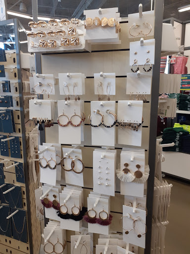 Clothing Store «Old Navy», reviews and photos, 3525 W Carson St #77, Torrance, CA 90503, USA