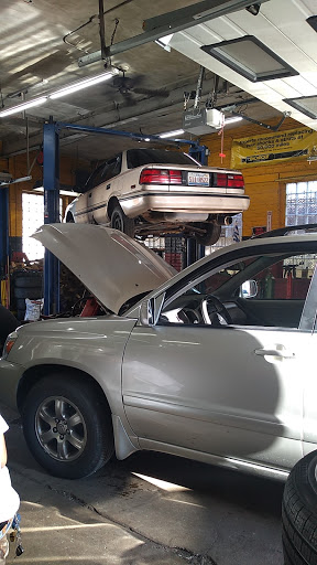 Auto Repair Shop «Tello Auto Repair», reviews and photos, 5521 N Clark St, Chicago, IL 60640, USA