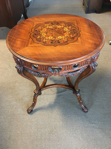 Antique furniture restoration service Saint Louis