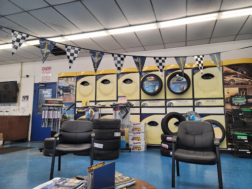 Auto Repair Shop «NEW ENGLAND TIRE Car Care Centers - Warwick», reviews and photos, 1590 Warwick Ave, Warwick, RI 02889, USA