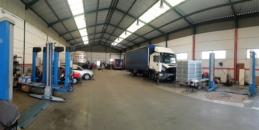 Taller Mecanico en las Capellanías Cáceres San Jorge en Cáceres‎, Cáceres‎