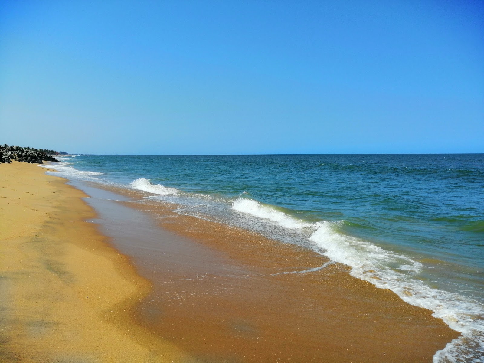 Foto von Island Bay Beach mit lange, gerade küste