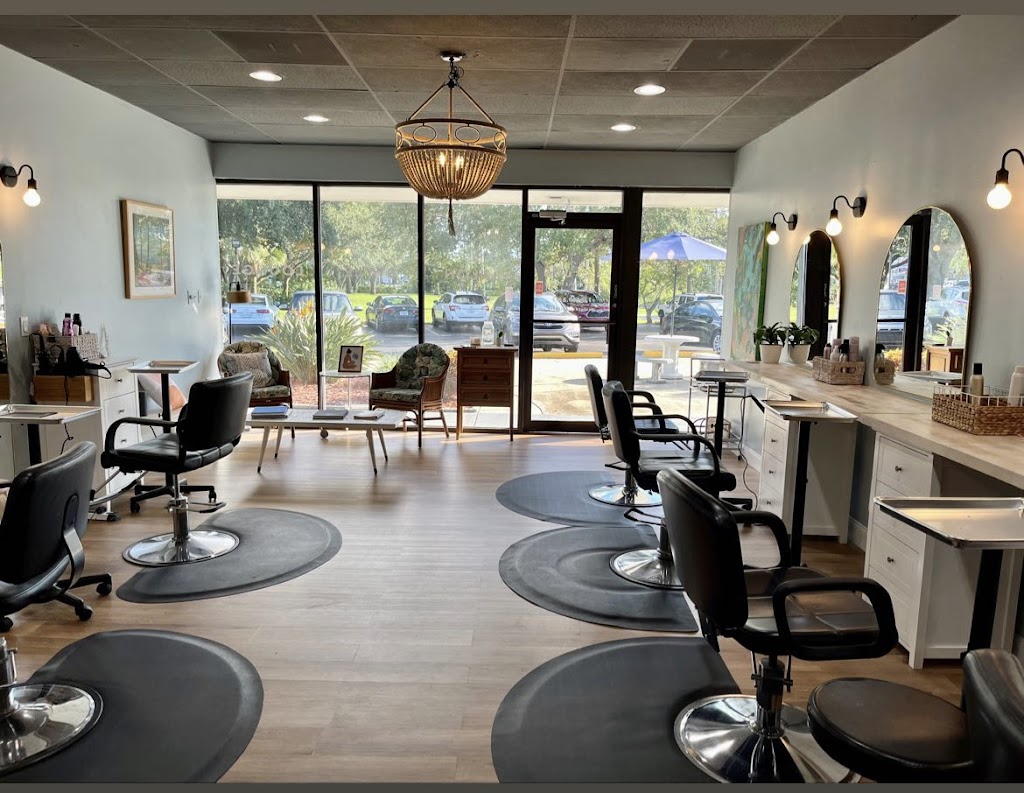 Saturn Salon & Style Lounge 33707