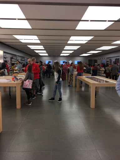 Computer Store «Apple Fashion Valley», reviews and photos, 7007 Friars Rd, San Diego, CA 92108, USA