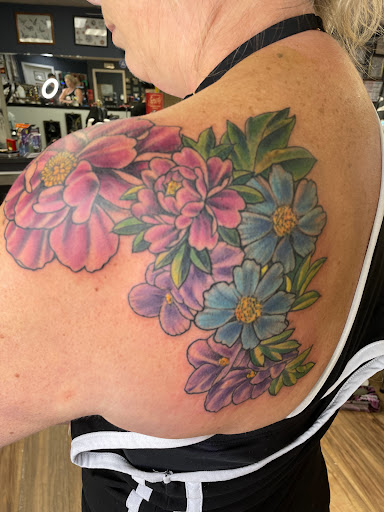 Tattoo and Piercing Shop «Lunchbox Tattoo & Body Piercing», reviews and photos, 3604 N Chapel Hill Rd, Johnsburg, IL 60050, USA