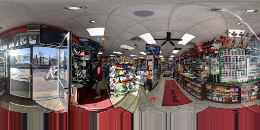 Convenience Store «McCormick Market», reviews and photos, 80 E Cermak Rd C, Chicago, IL 60616, USA