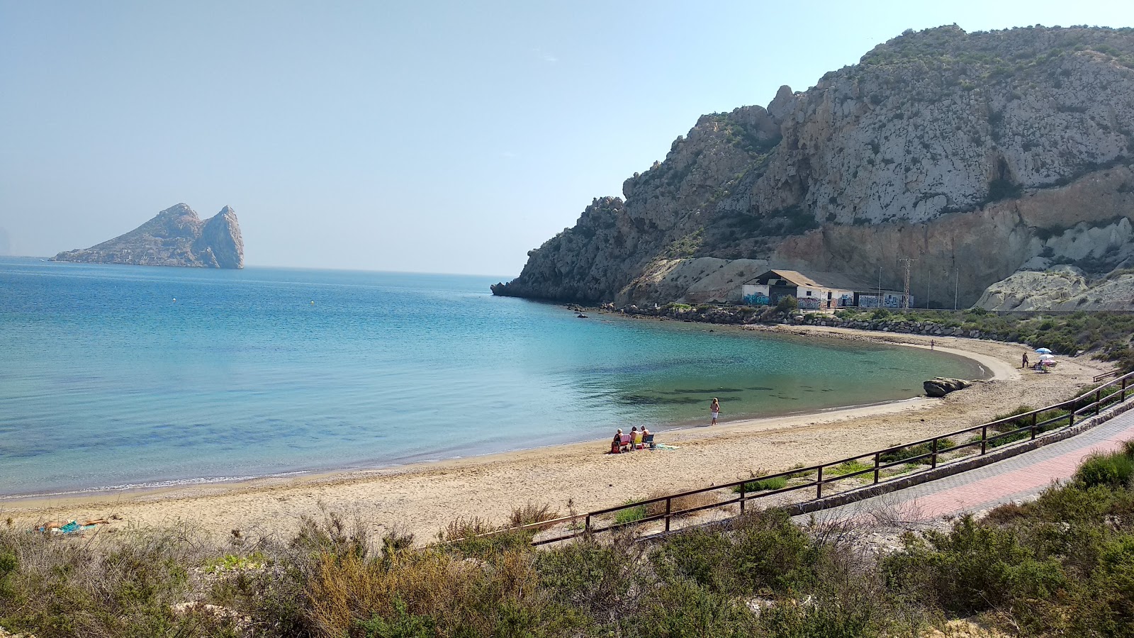 Foto de Playa El Hornillo 2 com areia cinza e seixos superfície