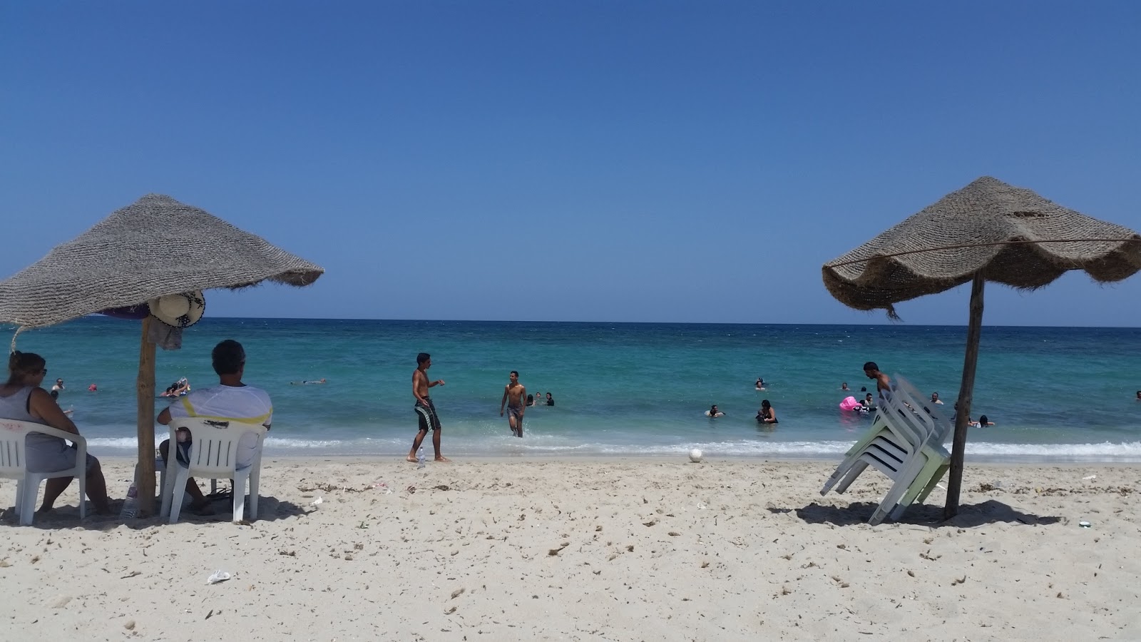 Foto von Salakta Beach und die siedlung