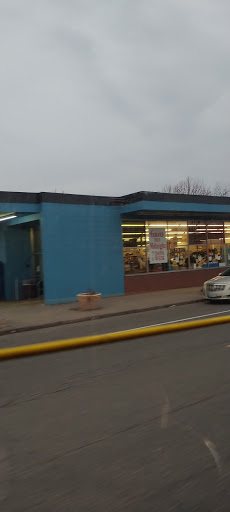 Liquor Store «Liquor Barrel 7th Street», reviews and photos, 665 7th St W, St Paul, MN 55102, USA