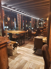 Atmosphère du Restaurant français Le Chalet savoyard de L'Esplanade à Bourgoin-Jallieu - n°7