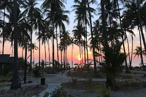 Ngwe Saung beach image