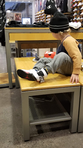 Shoe Store «Finish Line», reviews and photos, 12341 Wayzata Blvd, Hopkins, MN 55305, USA