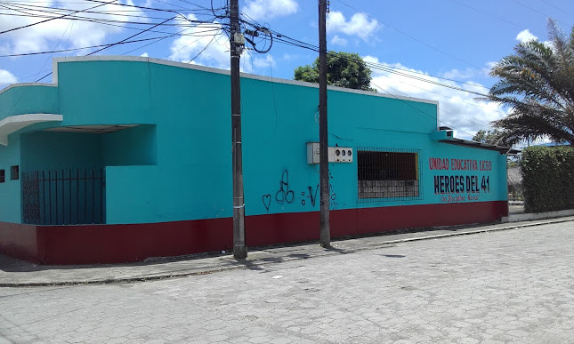 UNIDAD EDUCATIVA LICEO HÉROES DEL 41 - Escuela