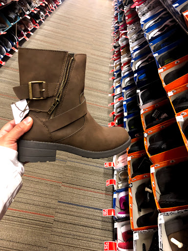 Shoe Store «Payless ShoeSource», reviews and photos, 1594 Buttitta Dr, Streamwood, IL 60107, USA