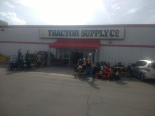 Home Improvement Store «Tractor Supply Co.», reviews and photos, 2375 Pleasant St, Noblesville, IN 46060, USA