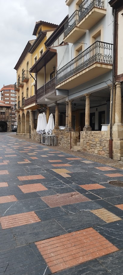 La Garnacha - Plaza Carbayedo, 1, 33402 Avilés, Asturias, Spain