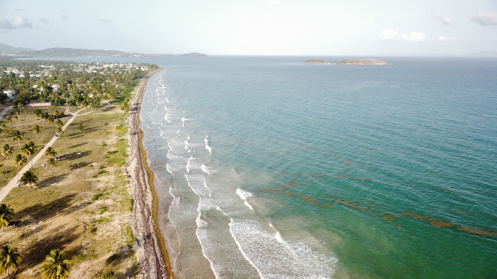 Foto de Playa Punta Santiago Punta con recta y larga
