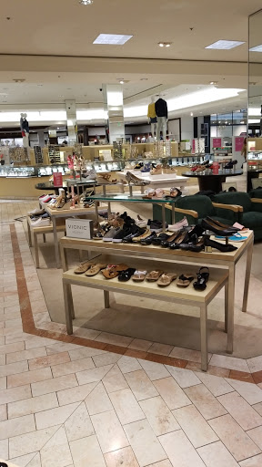 Department Store «Lord & Taylor», reviews and photos, 7 Backus Ave, Danbury, CT 06810, USA