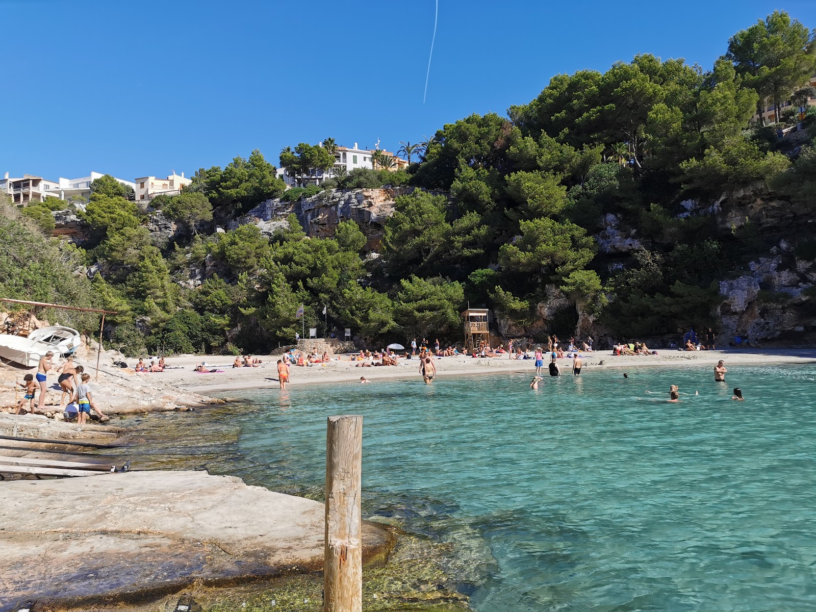 Foto di Spiaggia di Cala Pi con una superficie del sabbia bianca fine