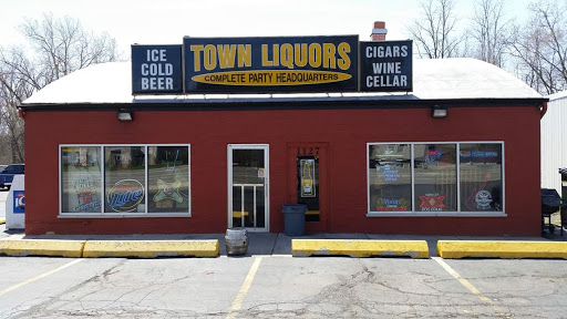 Town Liquor, 1127 W Algonquin Rd, Algonquin, IL 60102, USA, 