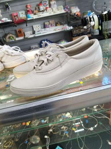 Thrift Store «Indian School Thrift», reviews and photos, 2740 W Indian School Rd, Phoenix, AZ 85017, USA