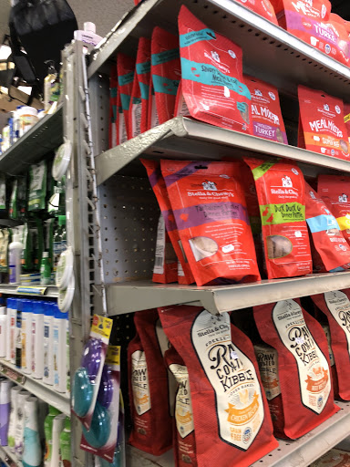 Pet Supply Store «Petland Discounts - Austin Street», reviews and photos, 70-44 Austin St, Queens, NY 11375, USA