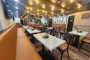Singa's Famous Pizza & Grill Restaurant image
