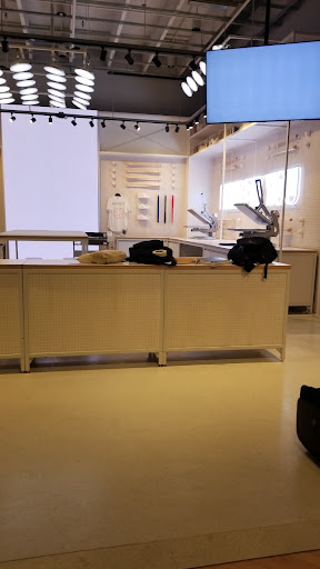 Clothing Store «Nike The Grove», reviews and photos, 189 The Grove Dr, Los Angeles, CA 90036, USA