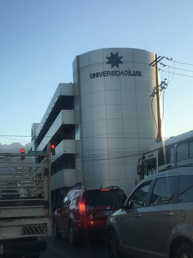 Universidad Lux