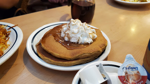 Shopping Mall «Central Plaza Shopping Center», reviews and photos, 2550 Central Park Ave, Yonkers, NY 10710, USA