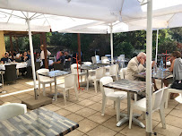 Atmosphère du Restaurant français Les Terrasses du Country - Restaurant Aix en Provence - n°16