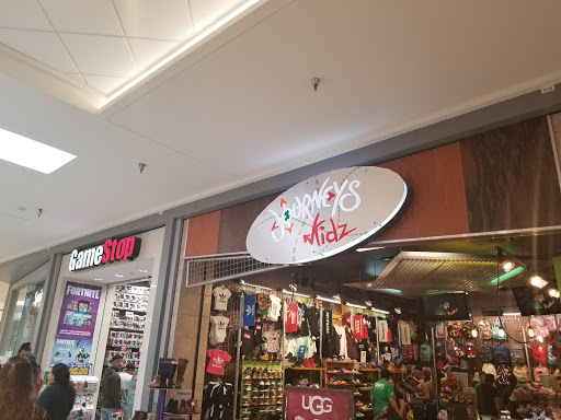 Shoe Store «Journeys», reviews and photos, 15900 La Cantera Pkwy #6635, San Antonio, TX 78256, USA