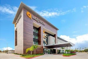 La Quinta Inn & Suites by Wyndham McAllen Convention Center image
