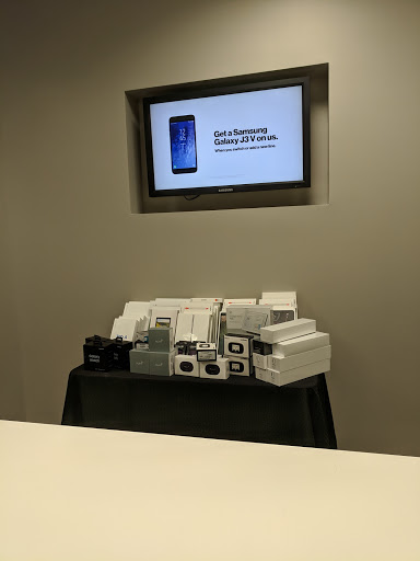 Cell Phone Store «Verizon», reviews and photos, 1201 Kings Hwy, Fairfield, CT 06824, USA
