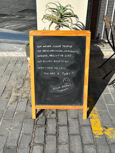 HIGH HOPeS TAPROOM - Νυχτερινό κέντρο