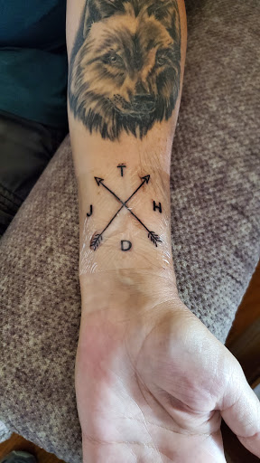 Explore tattoo ideas for hands men, creative tattoo ideas in Peoria, available at InkCapital Tattoos