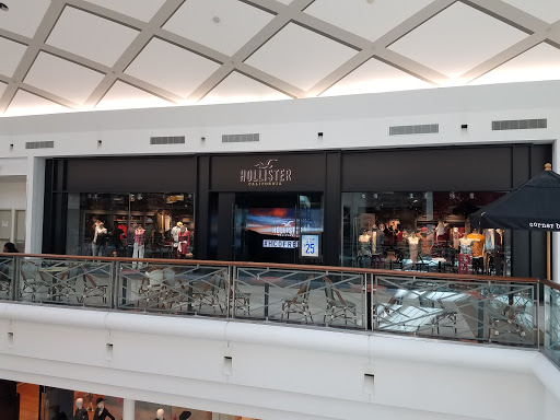 Clothing Store «Hollister Co.», reviews and photos, 3393 Peachtree Rd, Atlanta, GA 30326, USA