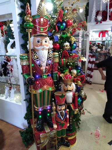 Paint Store «Miami Home Centers, Benjamin Moore Paint Center, South Miami», reviews and photos, 7325 SW 57th Ave, South Miami, FL 33143, USA