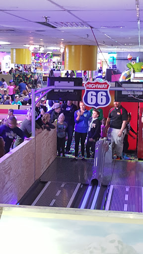 Roller Skating Rink «Bonaventure Always Family Friendly Skating Center And Birthday Parties», reviews and photos, 24505 Halsted Rd, Farmington Hills, MI 48335, USA