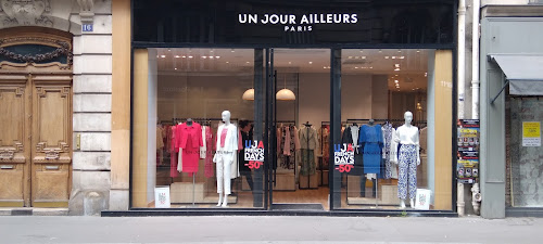 Magasin de vêtements pour femmes Un Jour Ailleurs Paris - Rue du Four Paris