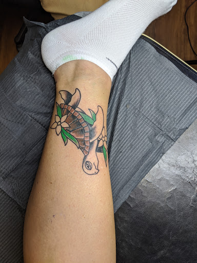 Tattoo Shop «MOM’S TATTOOS», reviews and photos, 1381 Main St, Dunedin, FL 34698, USA