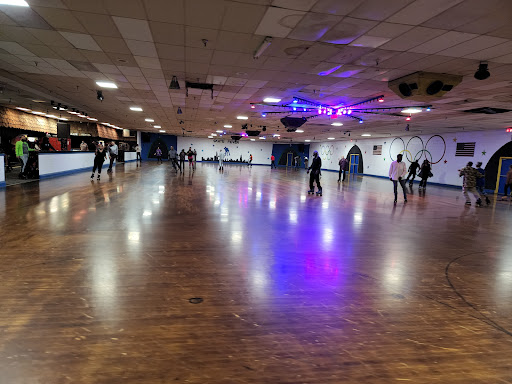 Glenwood Skate Shop Da Coach, 656 Holbrook Rd, Glenwood, IL 60425, USA, 