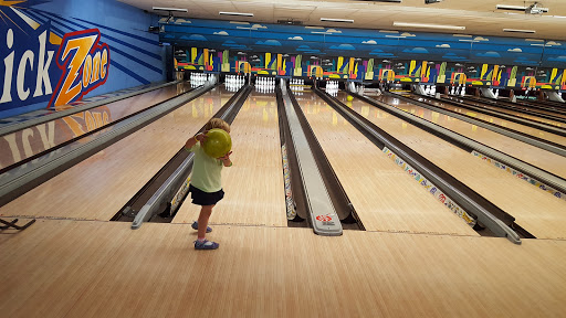 Bowling Alley «Brunswick Zone Fountain Square Lanes», reviews and photos, 631 Lakehurst Rd, Waukegan, IL 60085, USA