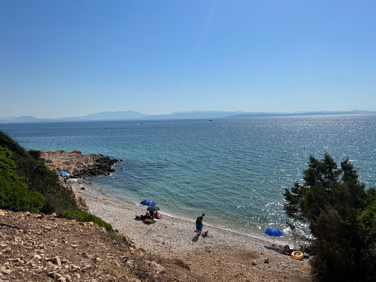 Portixeddu Accuau Beach'in fotoğrafı dağlarla çevrili