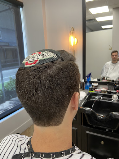 Barber Shop «Churchills BarberShop», reviews and photos, 12 SE 1st St, Miami, FL 33131, USA