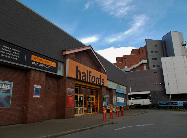 Halfords - Wrexham - Auto glass shop