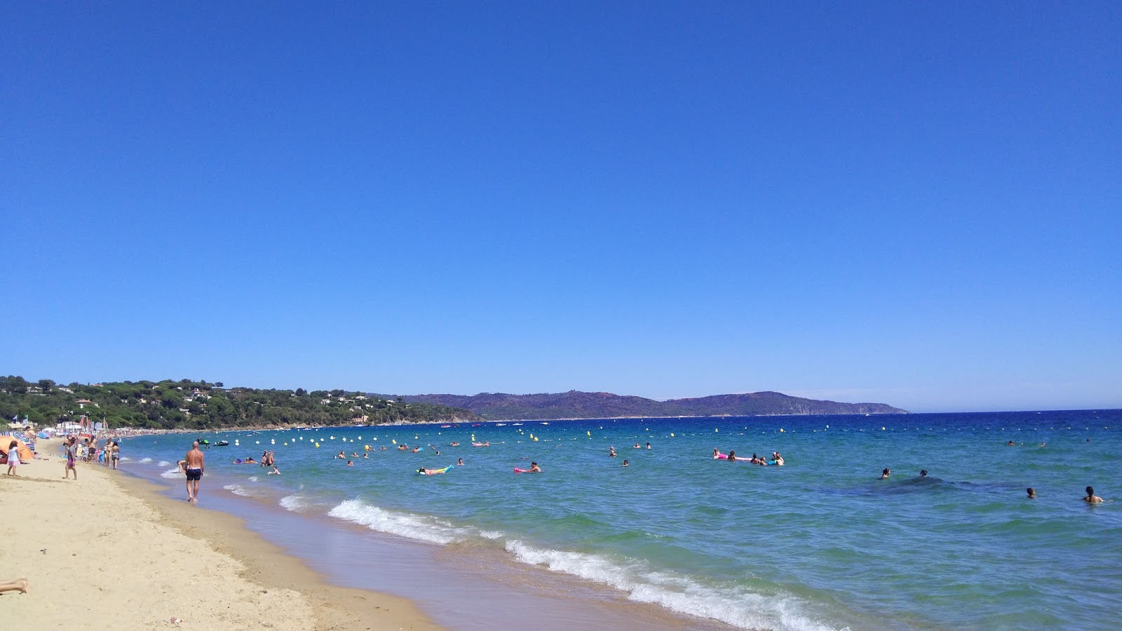 Photo of Debarquement Beach and the settlement