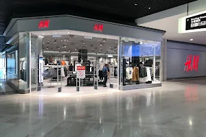 H&M image