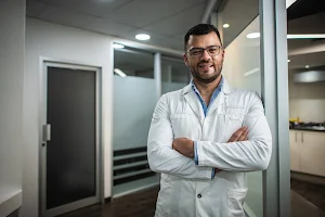 Dr. Delfín Barquero Dentista image