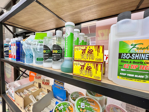 Tobacco Shop «Smoke Tokz Head Shop KC», reviews and photos, 1263 W 103rd St, Kansas City, MO 64114, USA